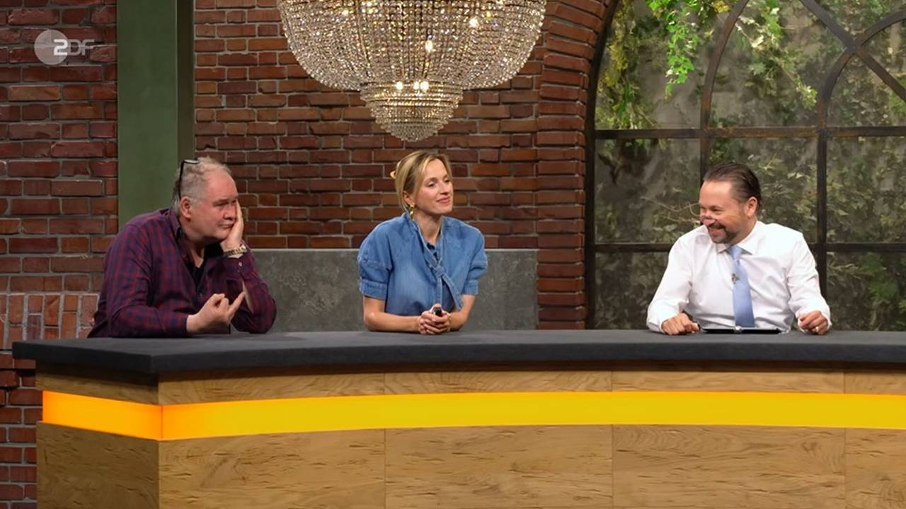 Bei „Bares für Rares“ wurde im Händlerraum wieder einmal kräftig gefrotzelt. Als ein Kollege eine pikante Anspielung machte, hatte Walter „Waldi“ Lehnertz eine unmissverständliche Antwort parat. Na hoppla! Was war da los? (Bild: ZDF)