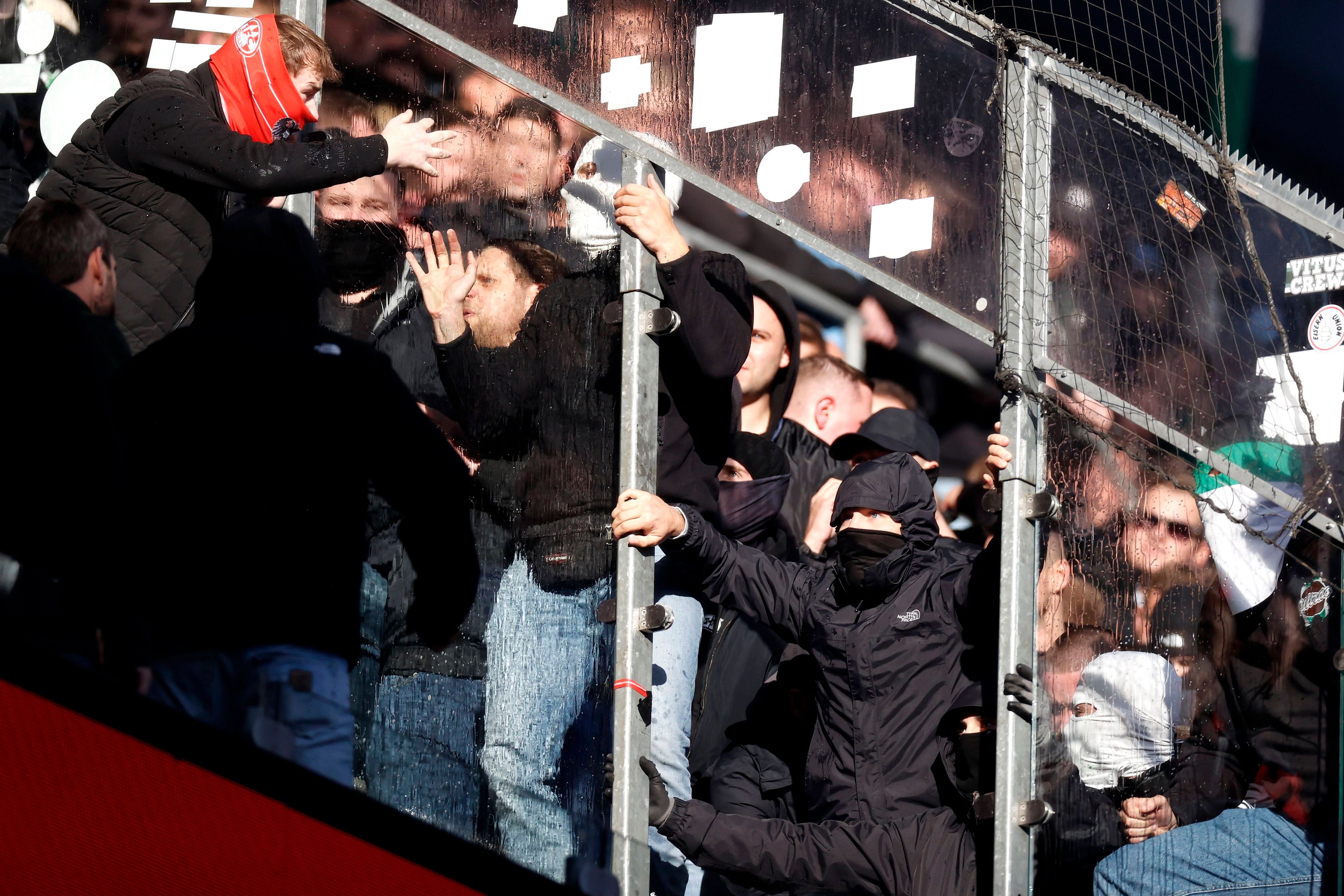 Fan-Schlägerei beim Spiel Köln gegen Gladbach.