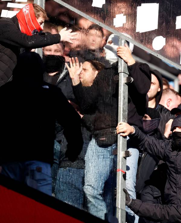 Fan-Schlägerei beim Spiel Köln gegen Gladbach.