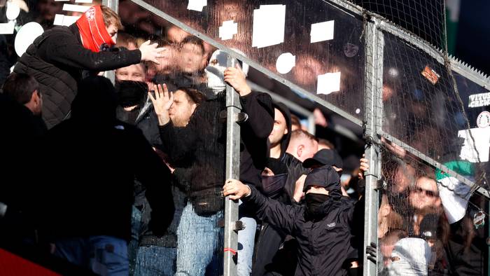 Fan-Schlägerei beim Spiel Köln gegen Gladbach.