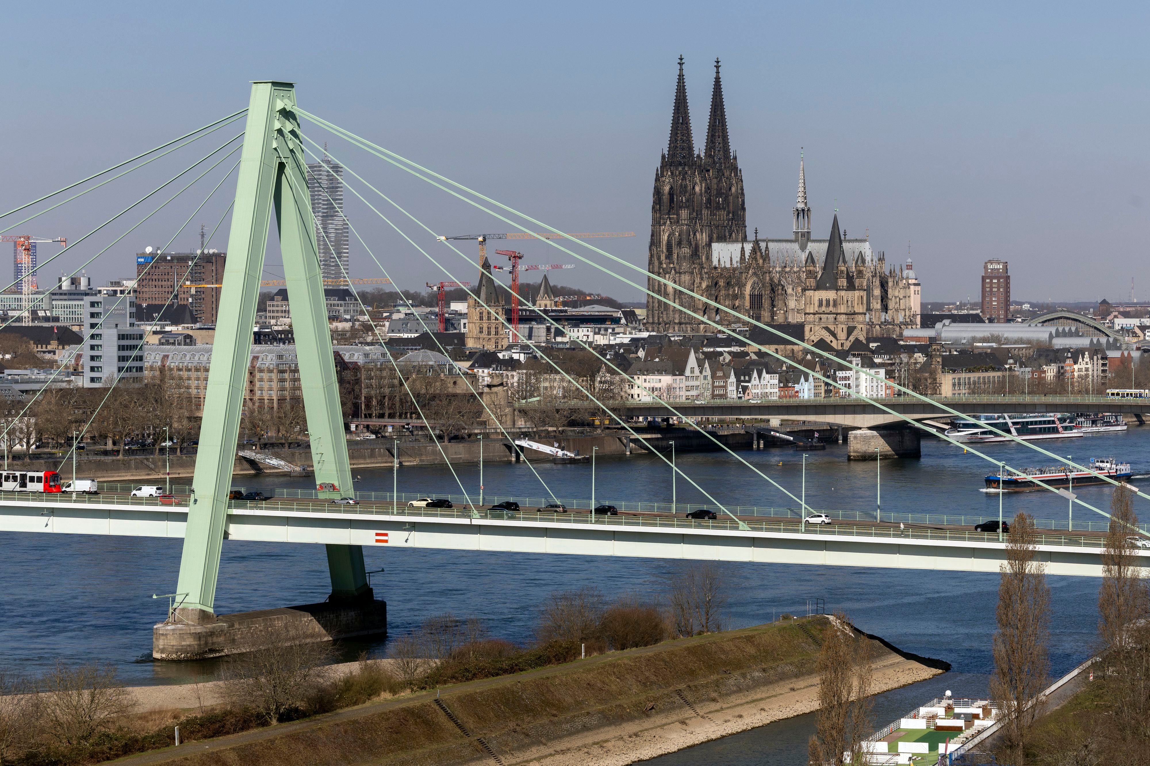 Gehört seit über einem halben Jahrhundert zum Stadtbild Kölns: die Severinsbrücke.