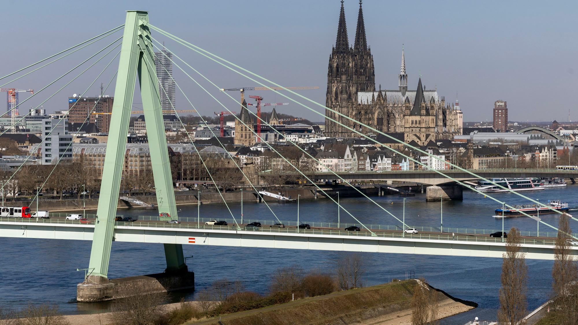 Gehört seit über einem halben Jahrhundert zum Stadtbild Kölns: die Severinsbrücke.