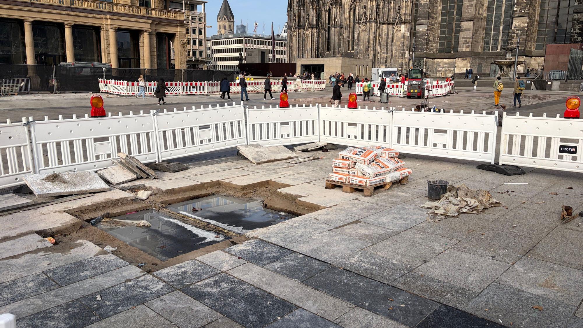 Der Roncalliplatz ist an mehreren Stellen gesperrt.