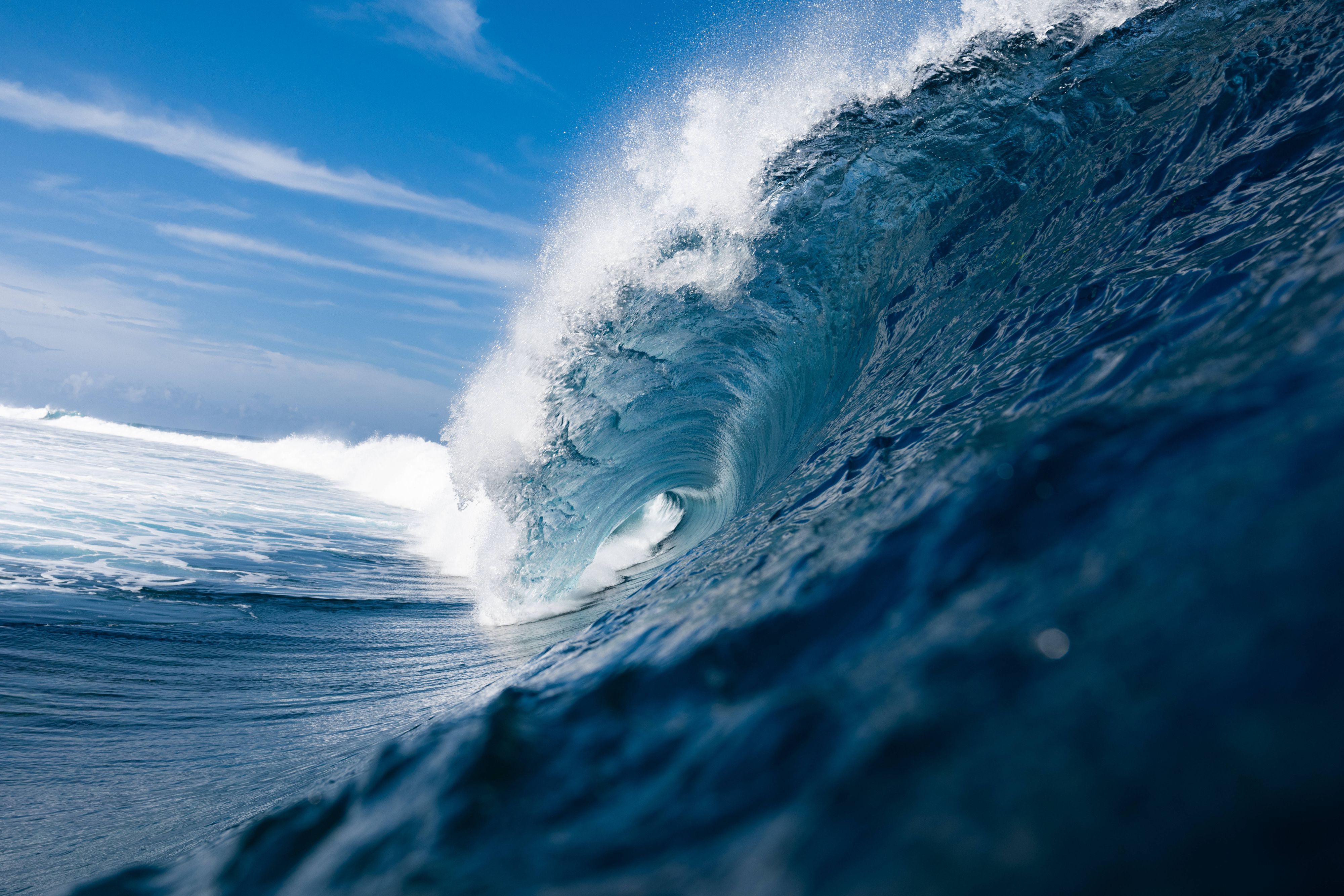 Eine Welle im Meer.