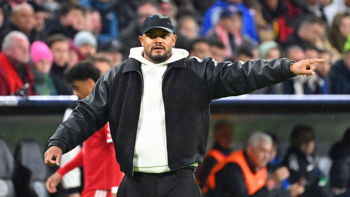 Anweisungen beim Bayern-Spiel von Vincent Kompany.