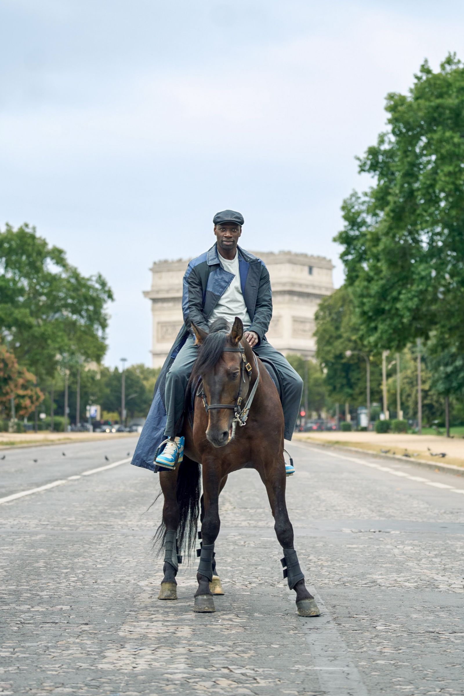Meisterdieb Assane (Omar Sy) findet immer neue Mittel, um Polizei und Publikum zu überraschen. (Bild: 2025 Netflix, Inc. / Emmanuel Guimier)
