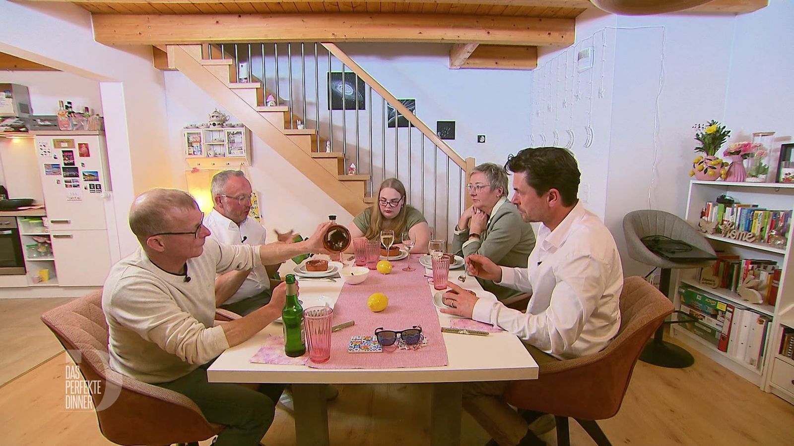 Kann das Schokoladen-Soufflé die hohen Erwartungen erfüllen?
 (Bild: RTL)