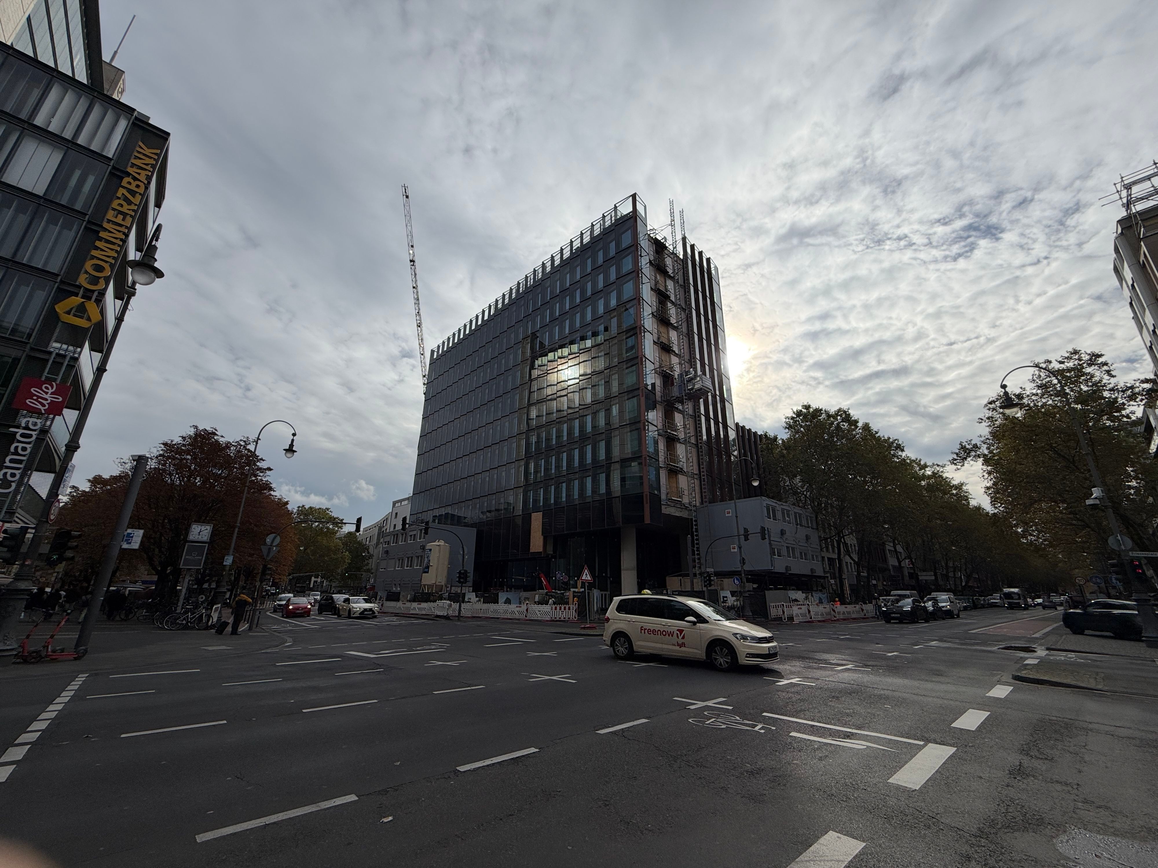 So sieht das Hochhaus am Friesenplatz derzeit aus.