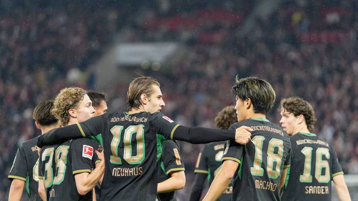 Die Profis von Borussia Mönchengladbach freuen sich miteinander.
