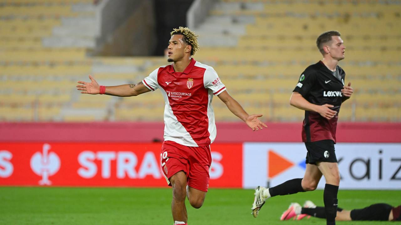 Paris Brunner bejubelt seinen Treffer gegen den SC Freiburg.