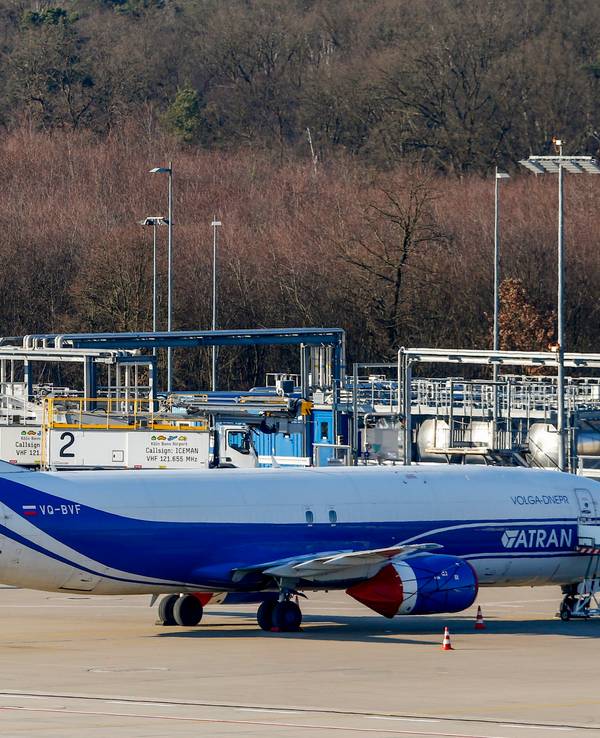 Die Maschine der russischen Frachtfluggesellschaft Atran steht seit 2022 auf dem Flughafen Köln/Bonn (Archivfoto).