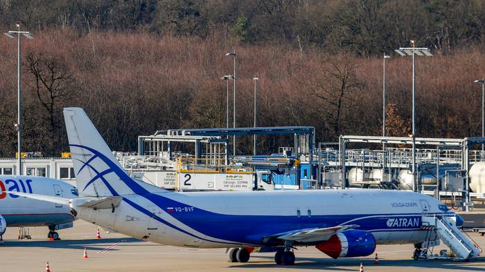 Die Maschine der russischen Frachtfluggesellschaft Atran steht seit 2022 auf dem Flughafen Köln/Bonn (Archivfoto).