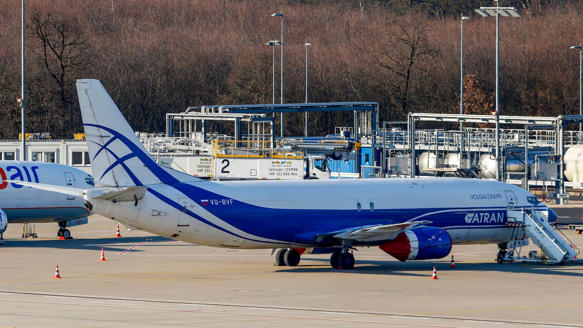 Die Maschine der russischen Frachtfluggesellschaft Atran steht seit 2022 auf dem Flughafen Köln/Bonn (Archivfoto).