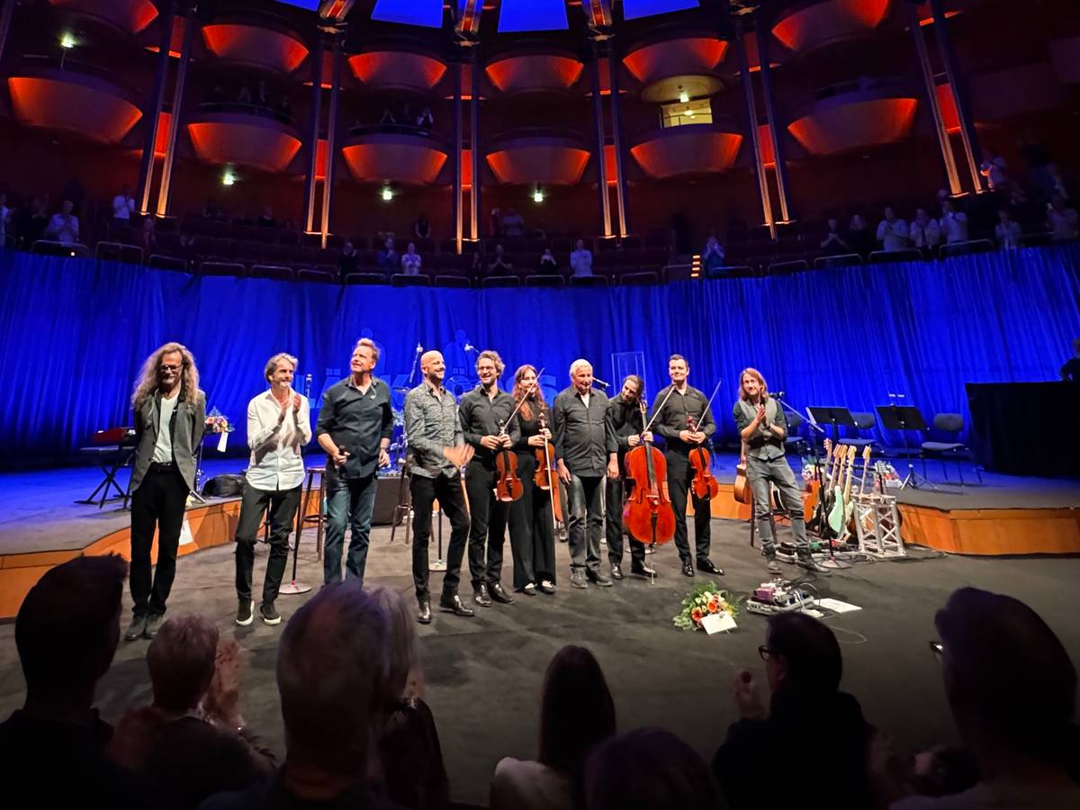 Die Bläck Fööss bedanken sich nach ihrem Konzert in der Philharmonie.