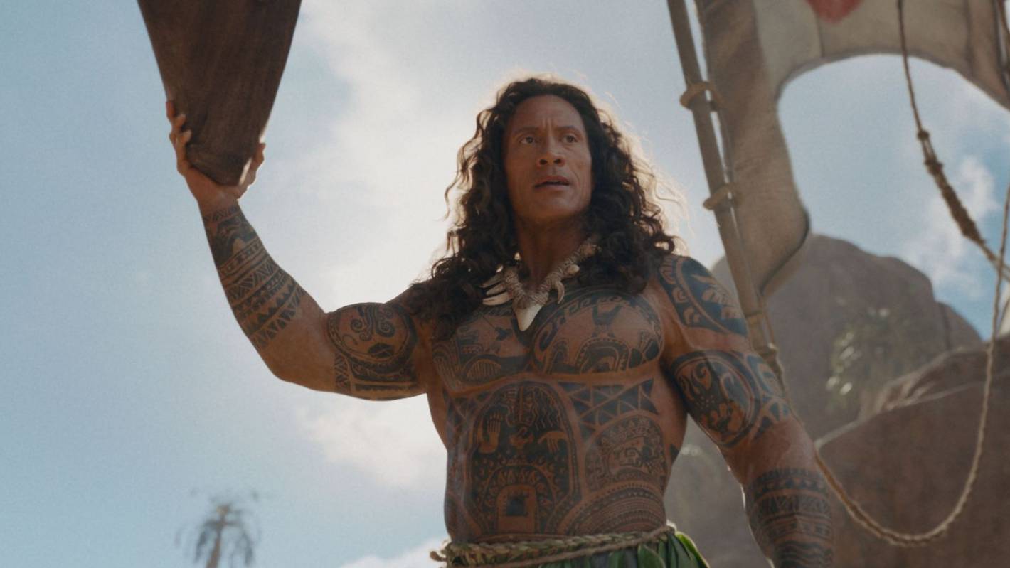 Dwayne „The Rock“ Johnson lieh bereits im Animationsfilm „Vaiana“ dem Halbgott Maui seine Stimme. Für die Realverfilmung kehrt er nun zurück. (Bild: Leonine/2026 Disney)