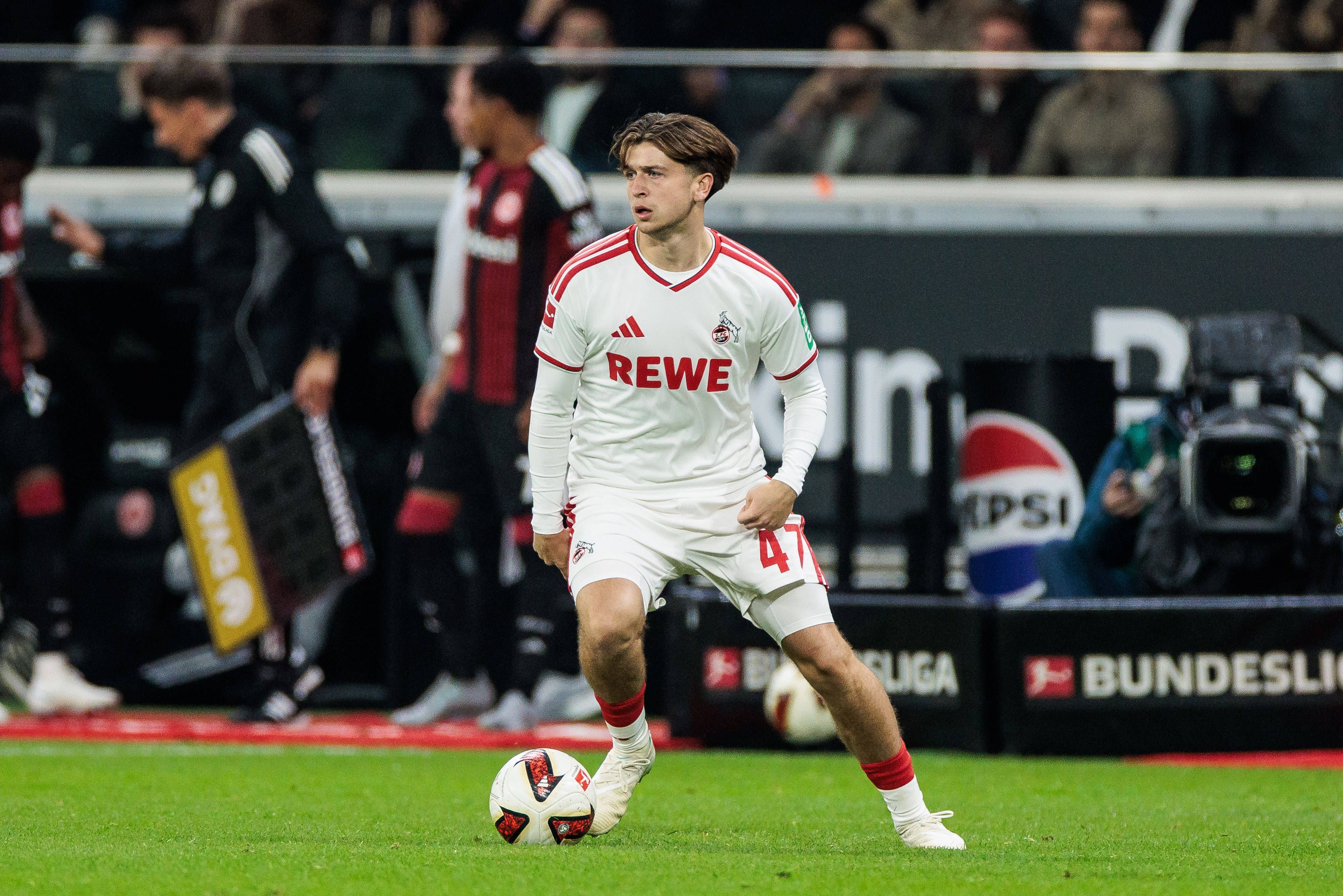 Dribbling von Mikey Moore beim 1. FC Köln.