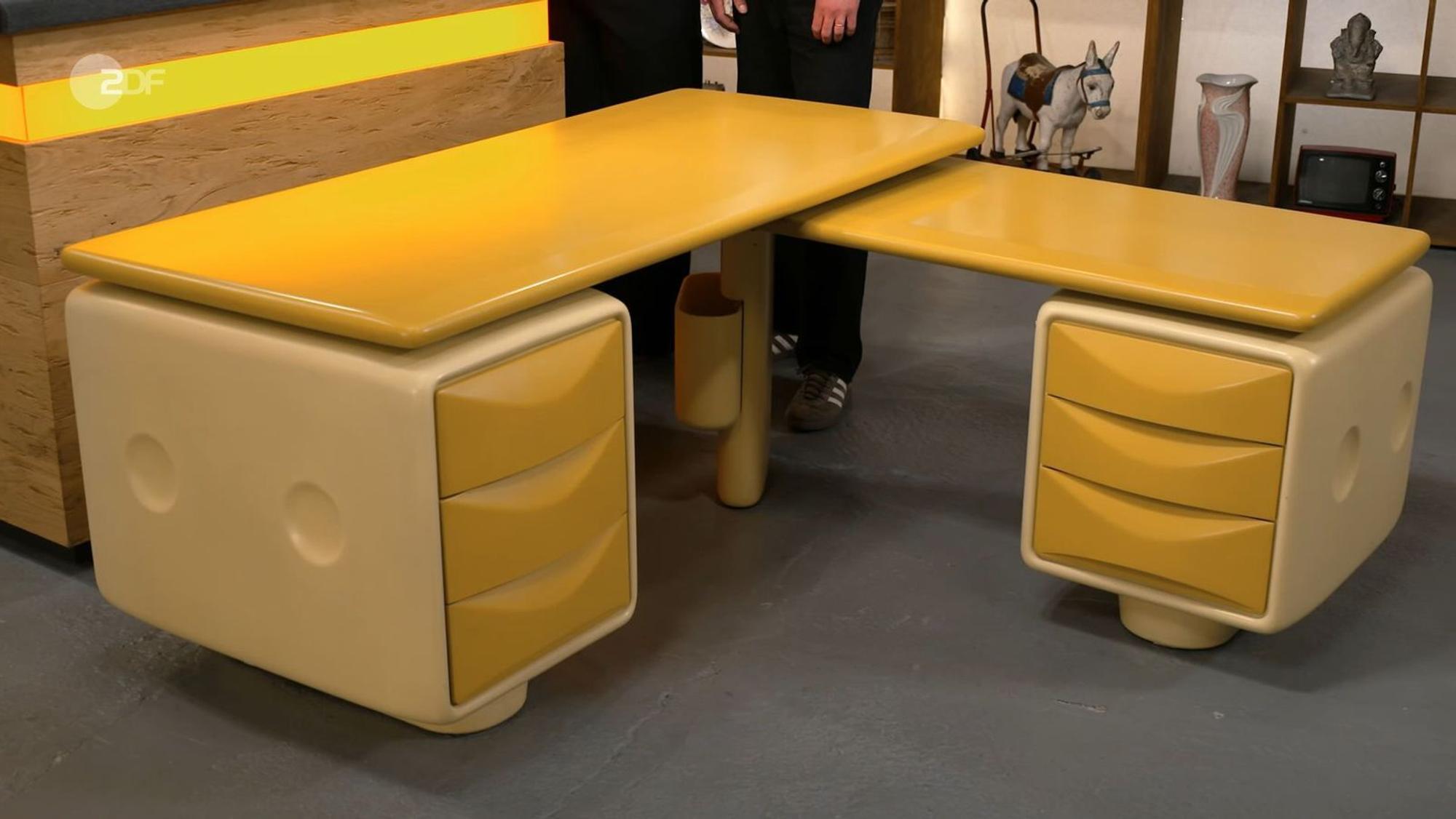 Der Designer-Schreibtisch „Igl Jet“ von Ernest Igl aus den 1970er-Jahren war 1.300 bis 1.800 Euro wert. Jan Cizek bekam das Stück für 900 Euro.
(Bild: ZDF)