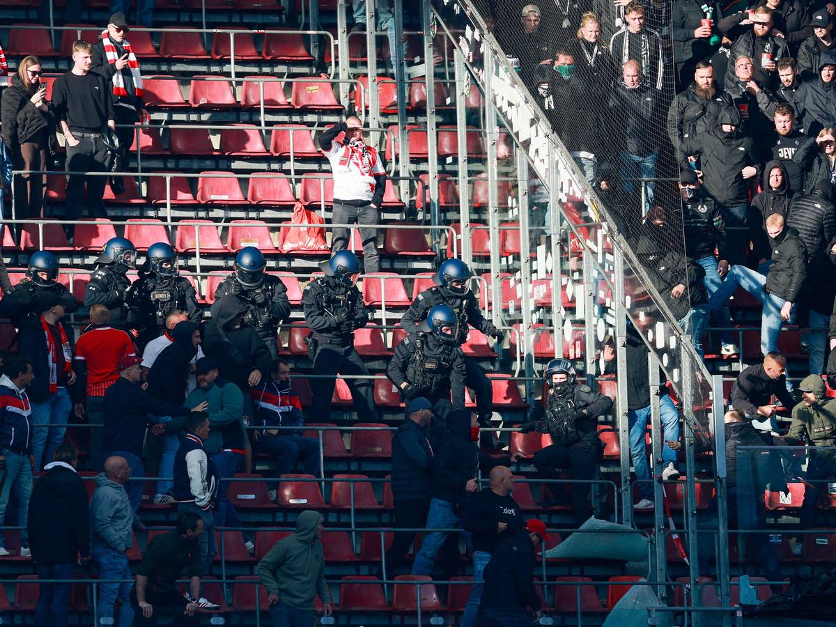 Die Polizei greift nach Prügeleien zwischen Fans von Köln und Gladbach ein.