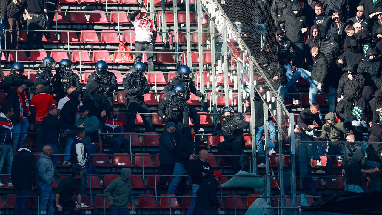 Die Polizei greift nach Prügeleien zwischen Fans von Köln und Gladbach ein.