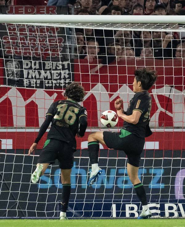 Wael Mohya trifft zum 3:2 für Borussia Mönchengladbach in Stuttgart.