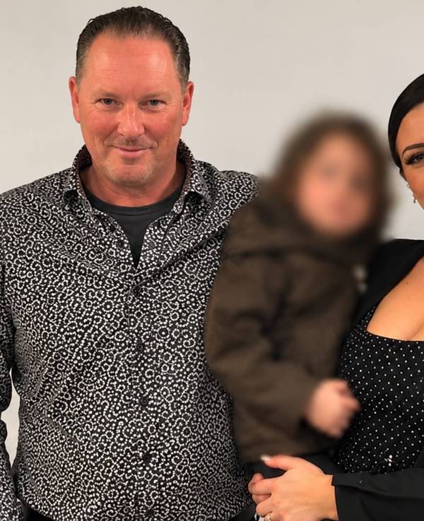 Herbert G. (†57) wurde von mehreren Personen angegriffen und brutal verprügelt. An den Folgen zerbrach er. Das Foto zeigt ihn zusammen mit seiner Tochter Lina (32) und Enkelin.