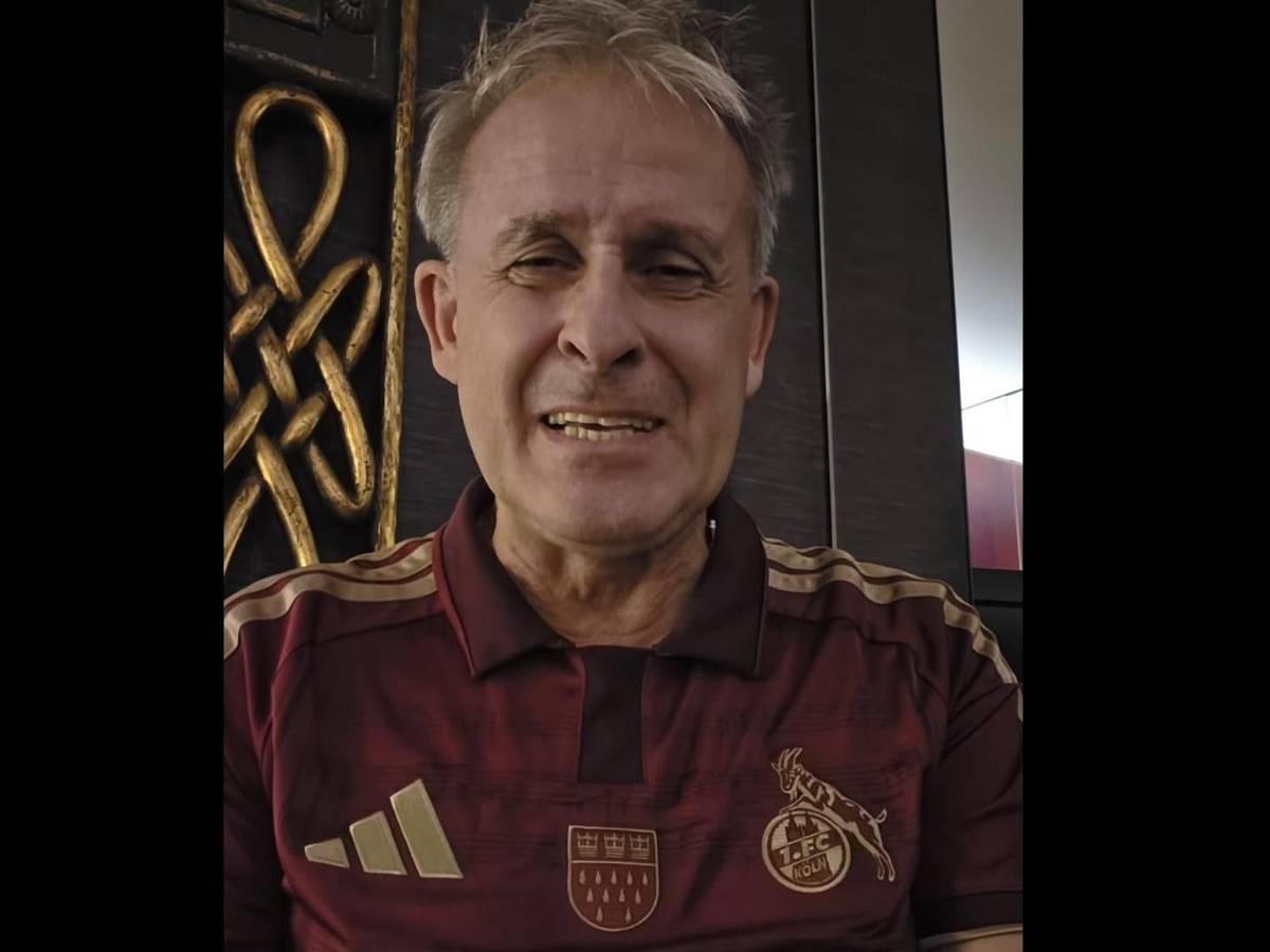 Pierre Littbarski im Willi-Ostermann-Trikot des 1. FC Köln.
