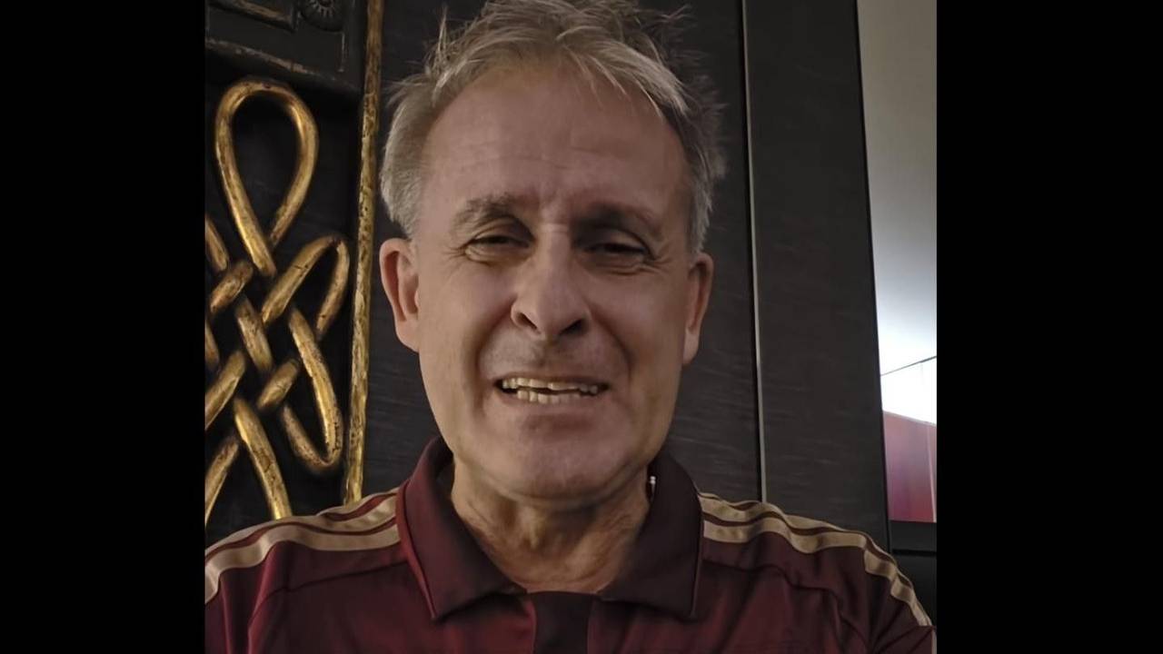 Pierre Littbarski im Willi-Ostermann-Trikot des 1. FC Köln.