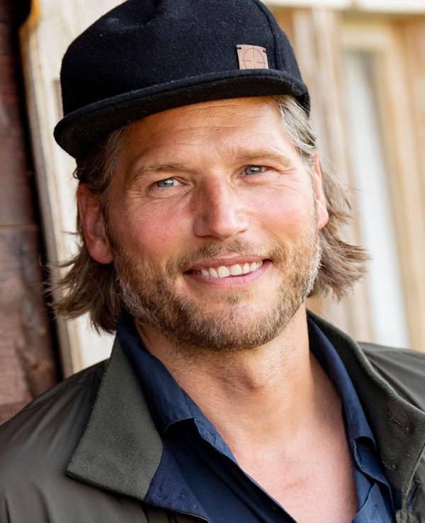 Sebastian Ströbel ist wieder als „Bergretter“ im Einsatz, wenn die beliebte ZDF-Serie am 29. Oktober in die 18. Runde geht. (Bild: Getty Images/Marc Conzelmann)