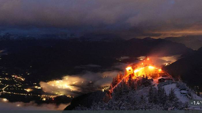 Das Kehlsteinhaus auf dem Obersalzberg in Berchtesgaden steht in Flammen.