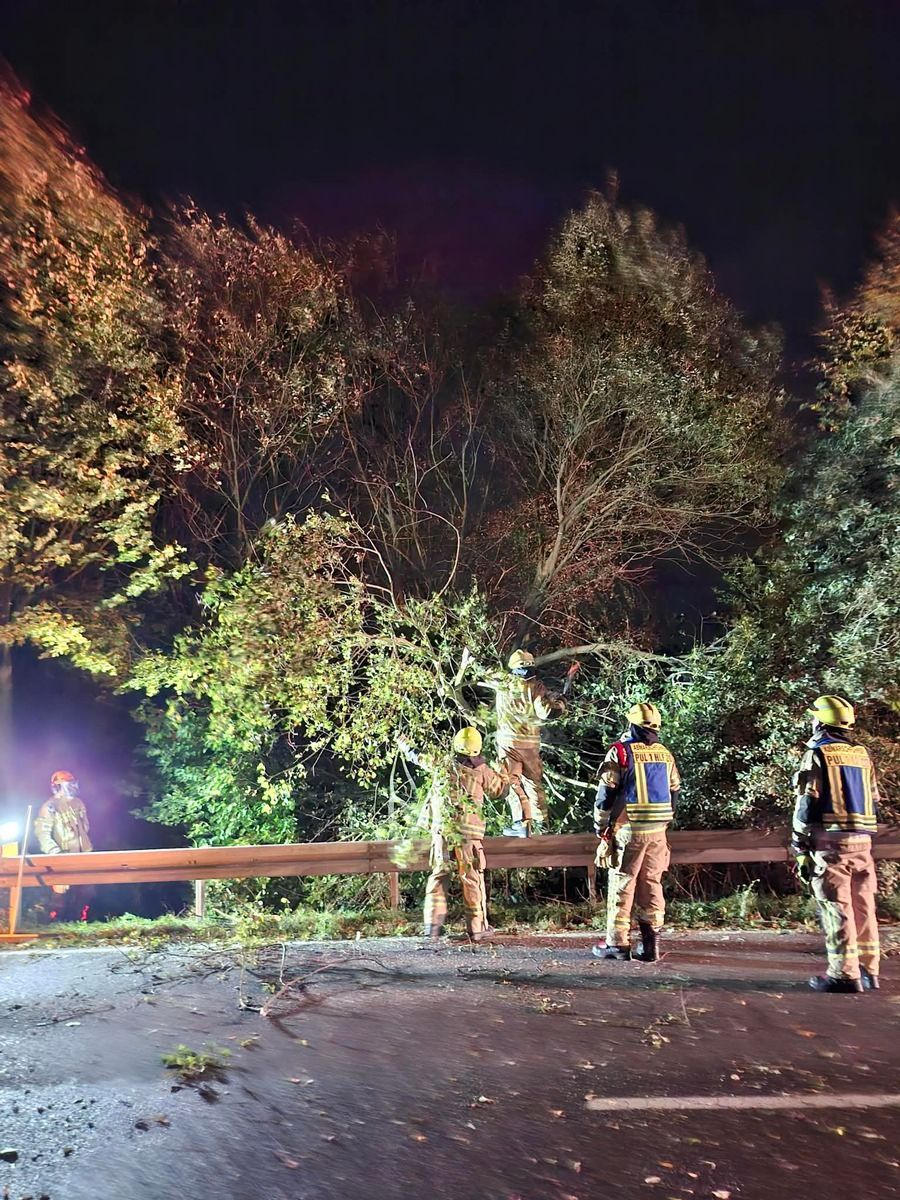 Die Feuerwehr Pulheim musste in der Nacht zu Samstag wegen Sturm Austen („Luise“) mehrfach ausrücken.