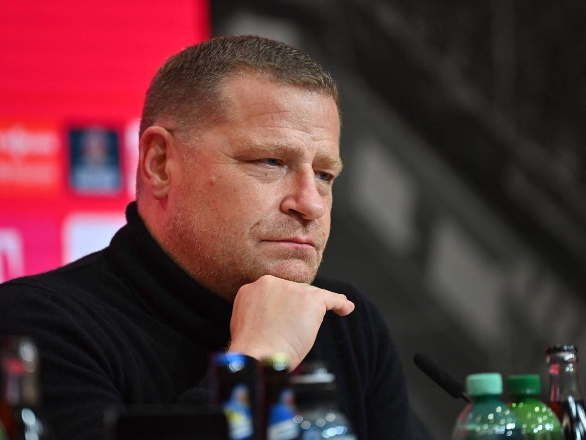 Max Eberl bei einer Pressekonferenz.