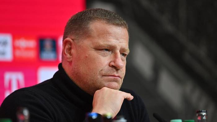 Max Eberl bei einer Pressekonferenz.
