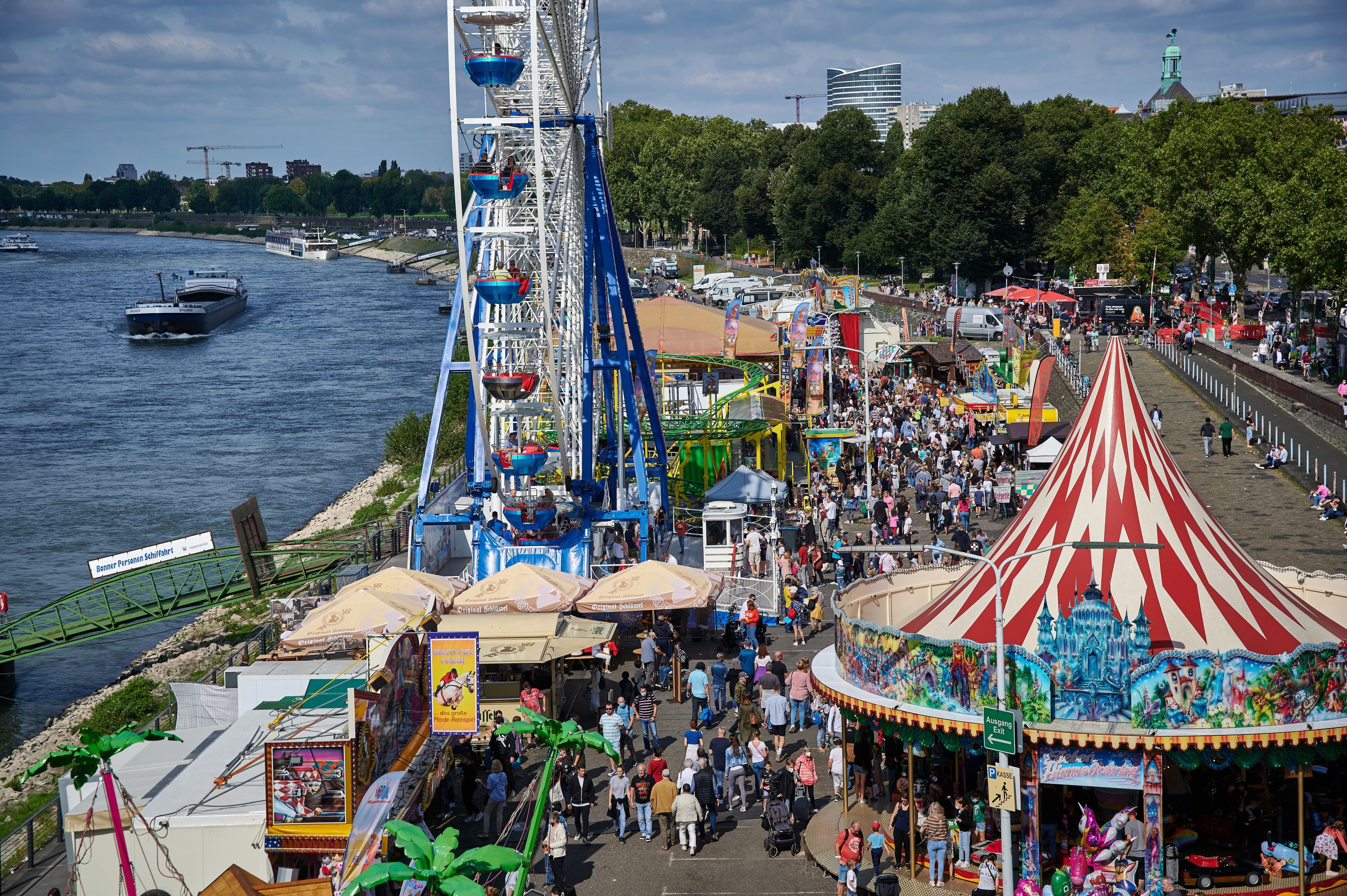 Die Herbstkirmes in Düsseldorf machte wegen des Sturms früher Schluss. (Archivfoto)