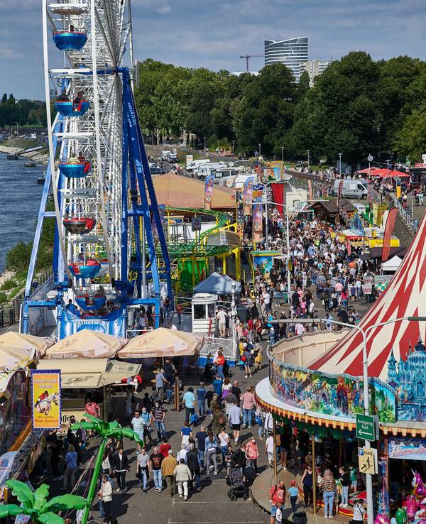 Die Herbstkirmes in Düsseldorf machte wegen des Sturms früher Schluss. (Archivfoto)