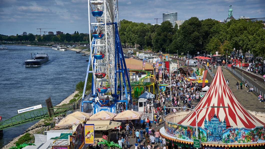 Die Herbstkirmes in Düsseldorf machte wegen des Sturms früher Schluss. (Archivfoto)