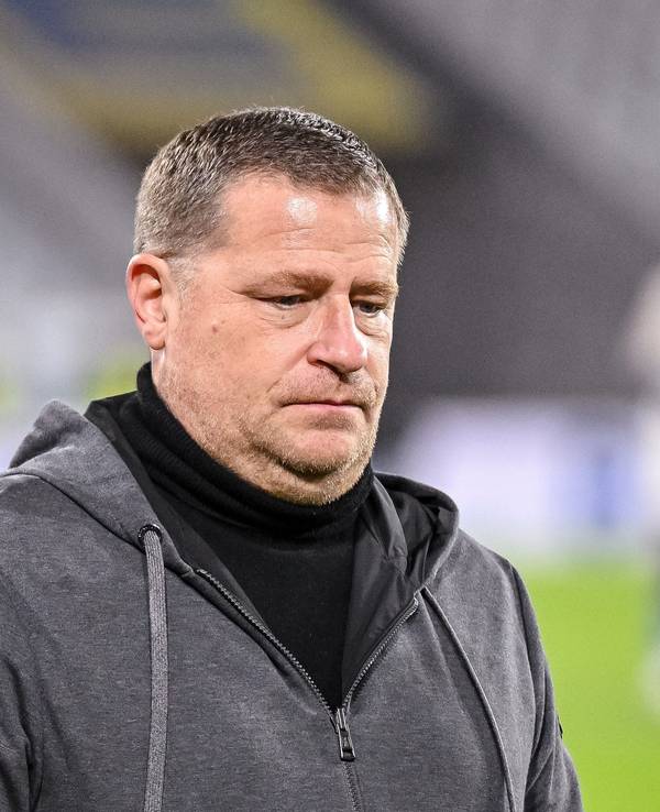 Sportvorstand Max Eberl (FC Bayern München) steht nach dem Spiel im Stadion.