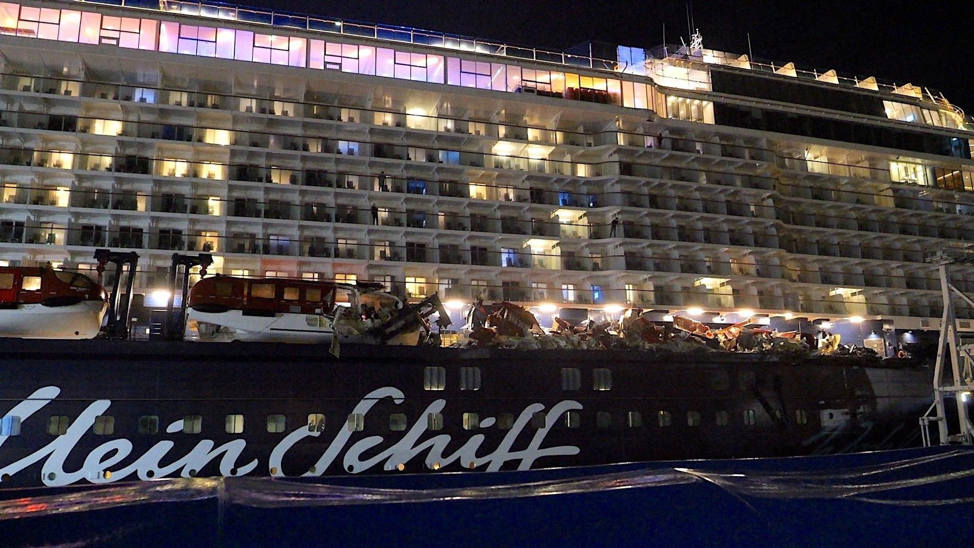 Blick auf die „Mein Schiff 3“ nach der Kollision. Das Kreuzfahrtschiff ist mit einem Containerschiff zusammengestoßen.