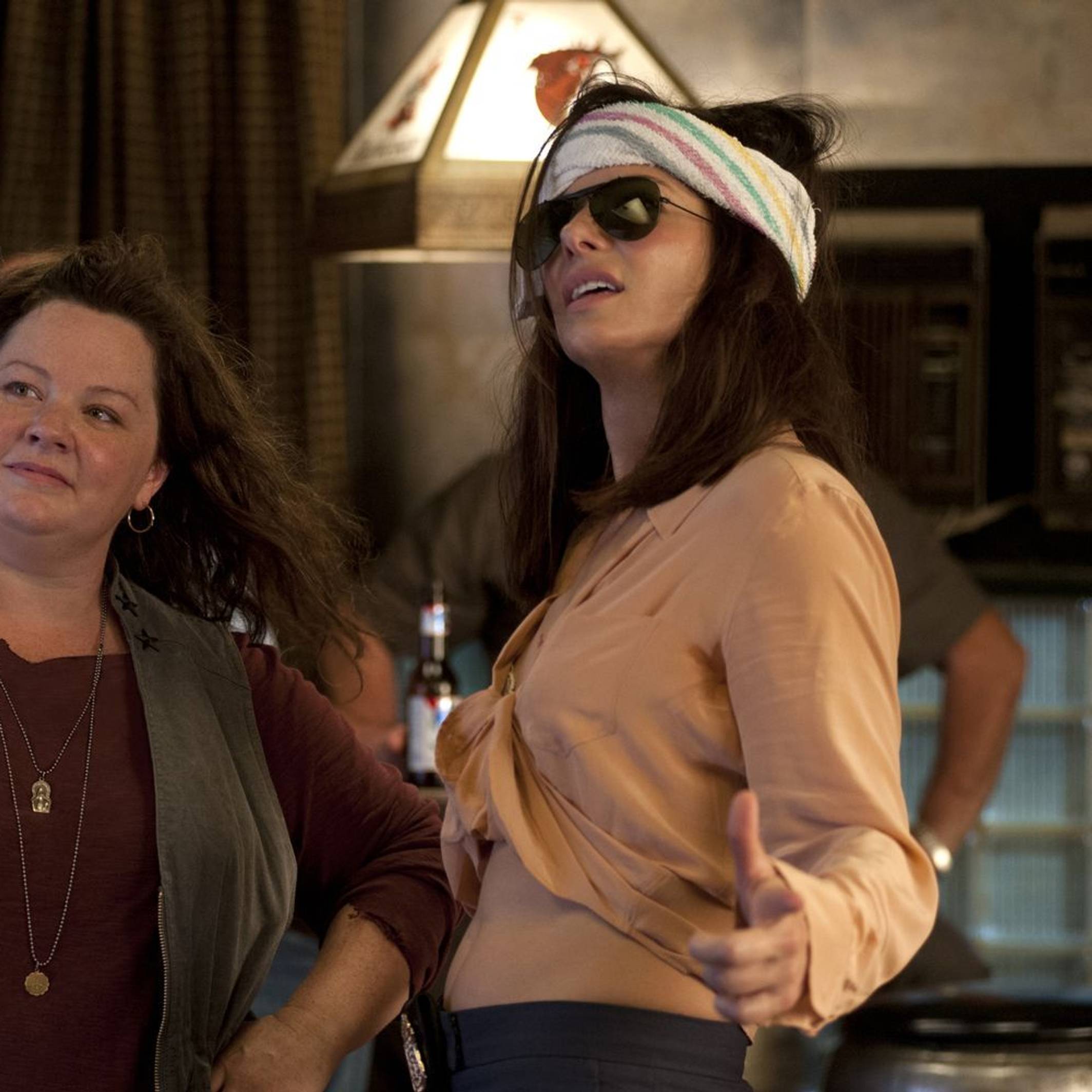 So sehen „Taffe Mädels“ aus: Mullins (Melissa McCarthy, links) und Ashburn (Sandra Bullock) haben es faustdick hinter den Ohren. (Bild: Twentieth Century Fox Film Corp. / Gemma Lamana)
