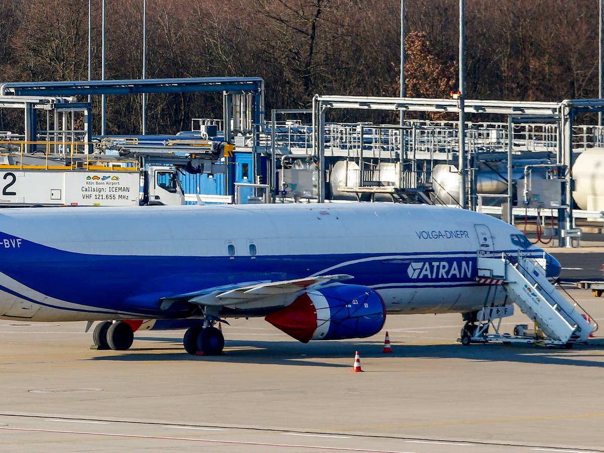 Die Maschine der russischen Frachtfluggesellschaft Atran steht seit 2022 auf dem Flughafen Köln/Bonn (Archivfoto).