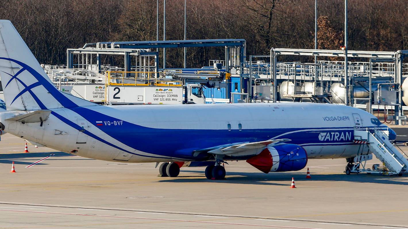 Die Maschine der russischen Frachtfluggesellschaft Atran steht seit 2022 auf dem Flughafen Köln/Bonn (Archivfoto).