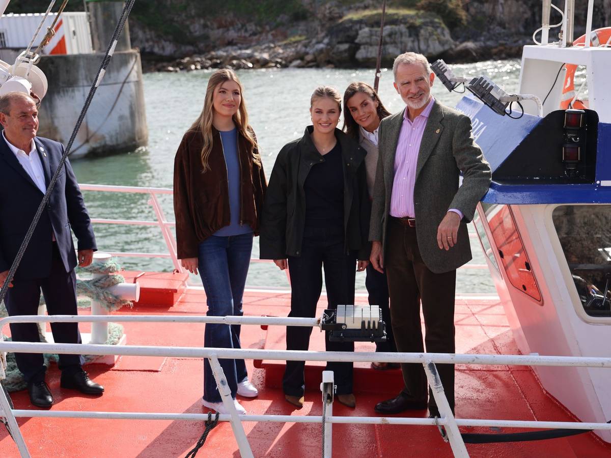 Spanische Königsfamilie besucht Llanes