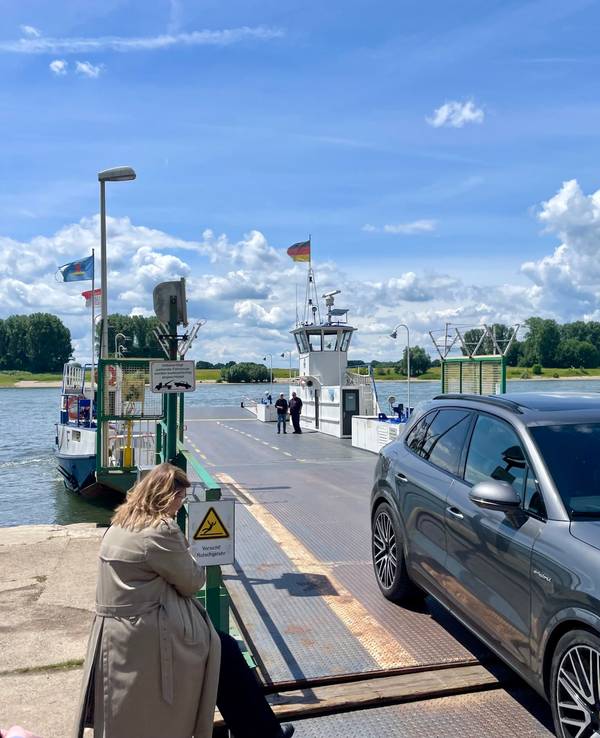 Die Rheinfähre St. Michael kann ihre Zwangspause bald beenden. Der Rheinpegel steigt wieder an. Doch die Zukunft der Fähre ist fraglich.