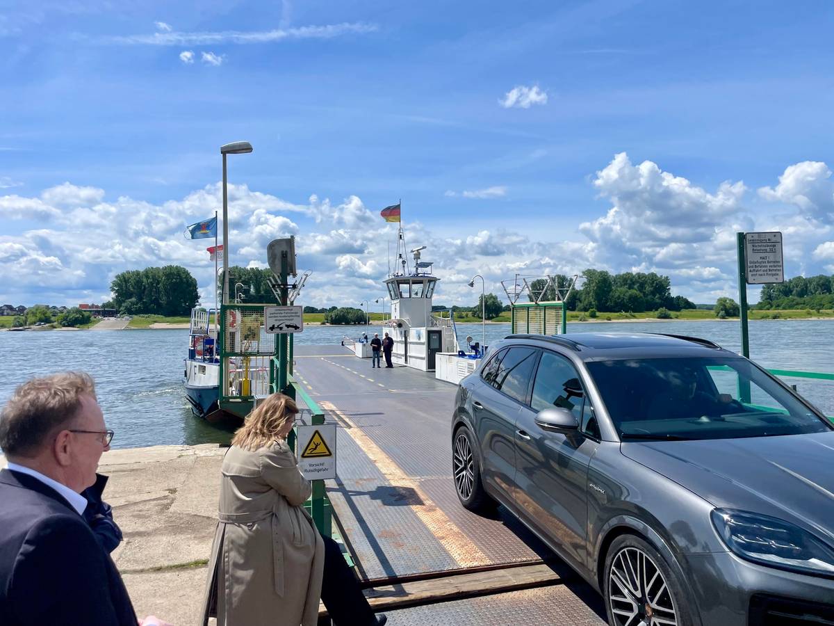 Die Rheinfähre St. Michael kann ihre Zwangspause bald beenden. Der Rheinpegel steigt wieder an. Doch die Zukunft der Fähre ist fraglich.