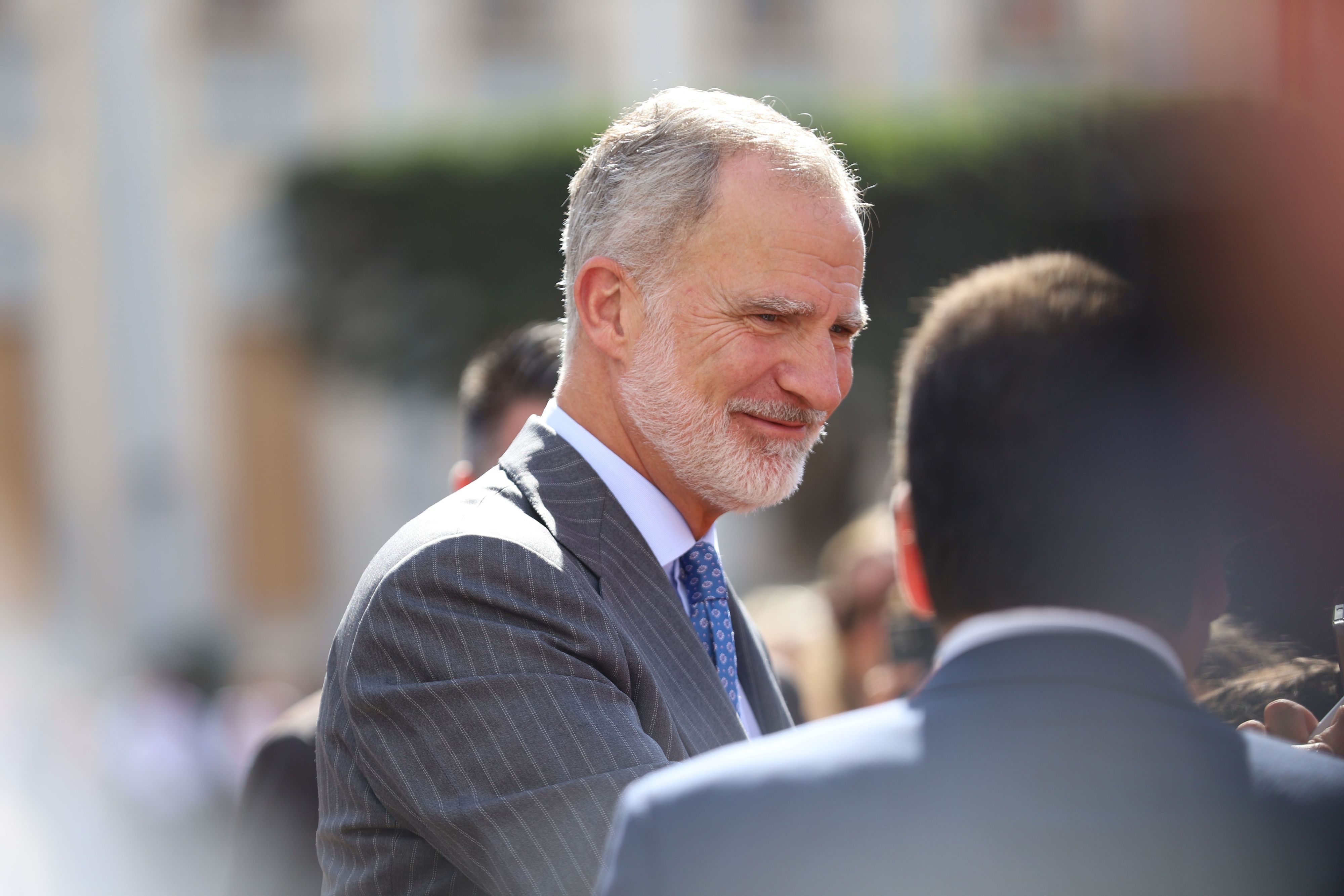 König Felipe VI., hier bei einem Besuch in der Versammlung von Melilla am 14. Oktober 2026, ist am Auge operiert worden.
