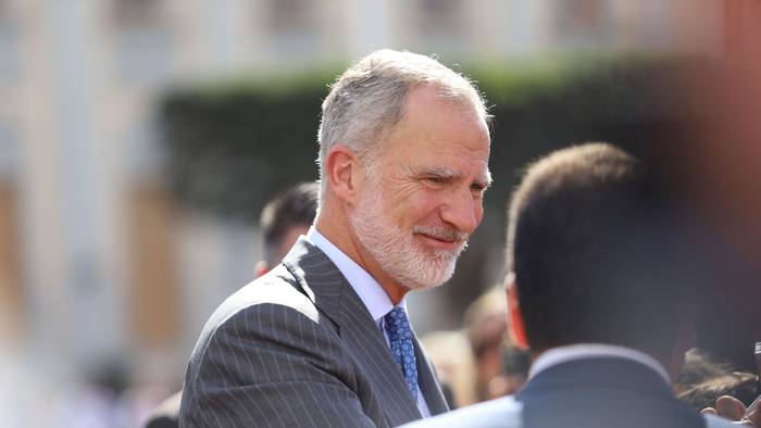 König Felipe VI., hier bei einem Besuch in der Versammlung von Melilla am 14. Oktober 2026, ist am Auge operiert worden.