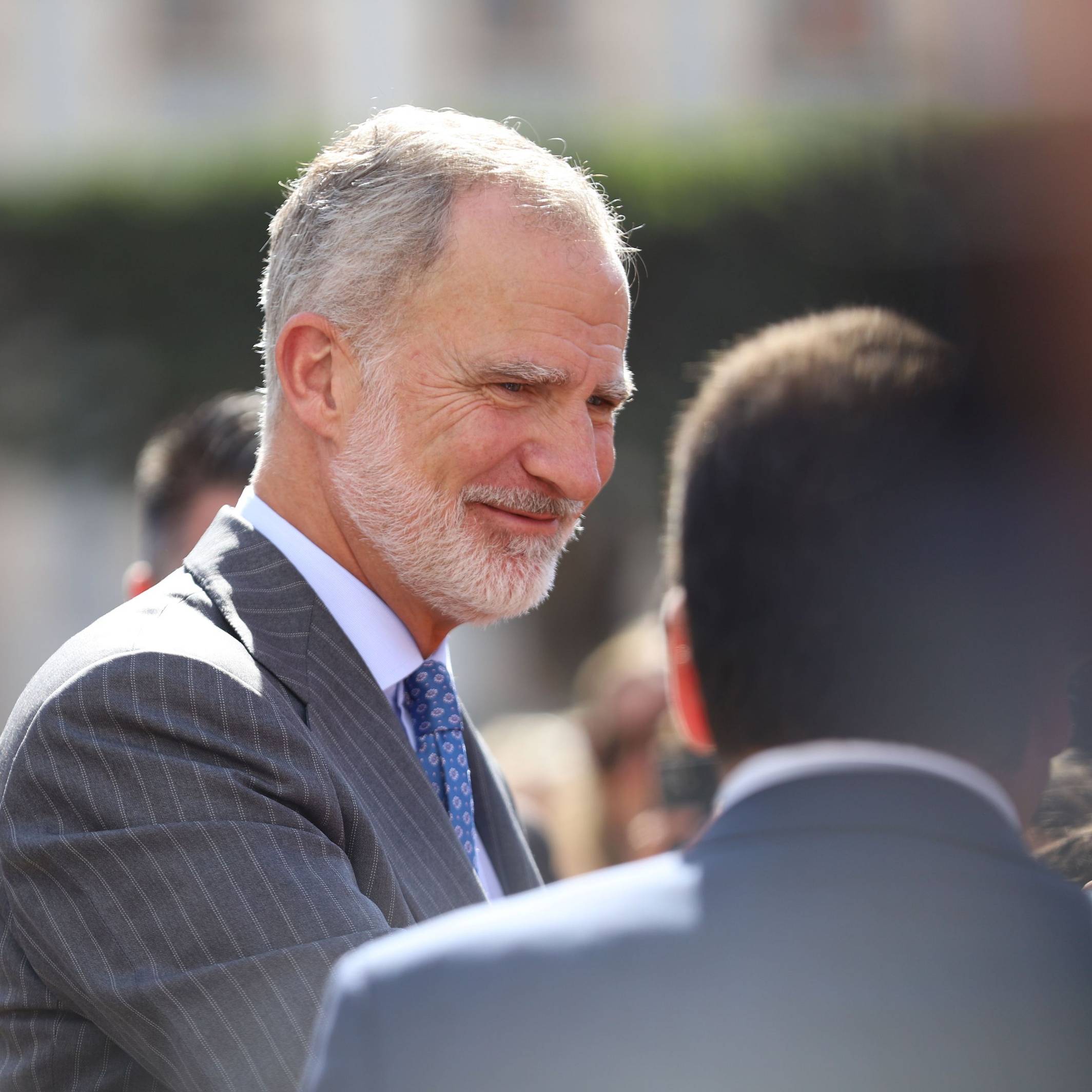 König Felipe VI., hier bei einem Besuch in der Versammlung von Melilla am 14. Oktober 2026, ist am Auge operiert worden.