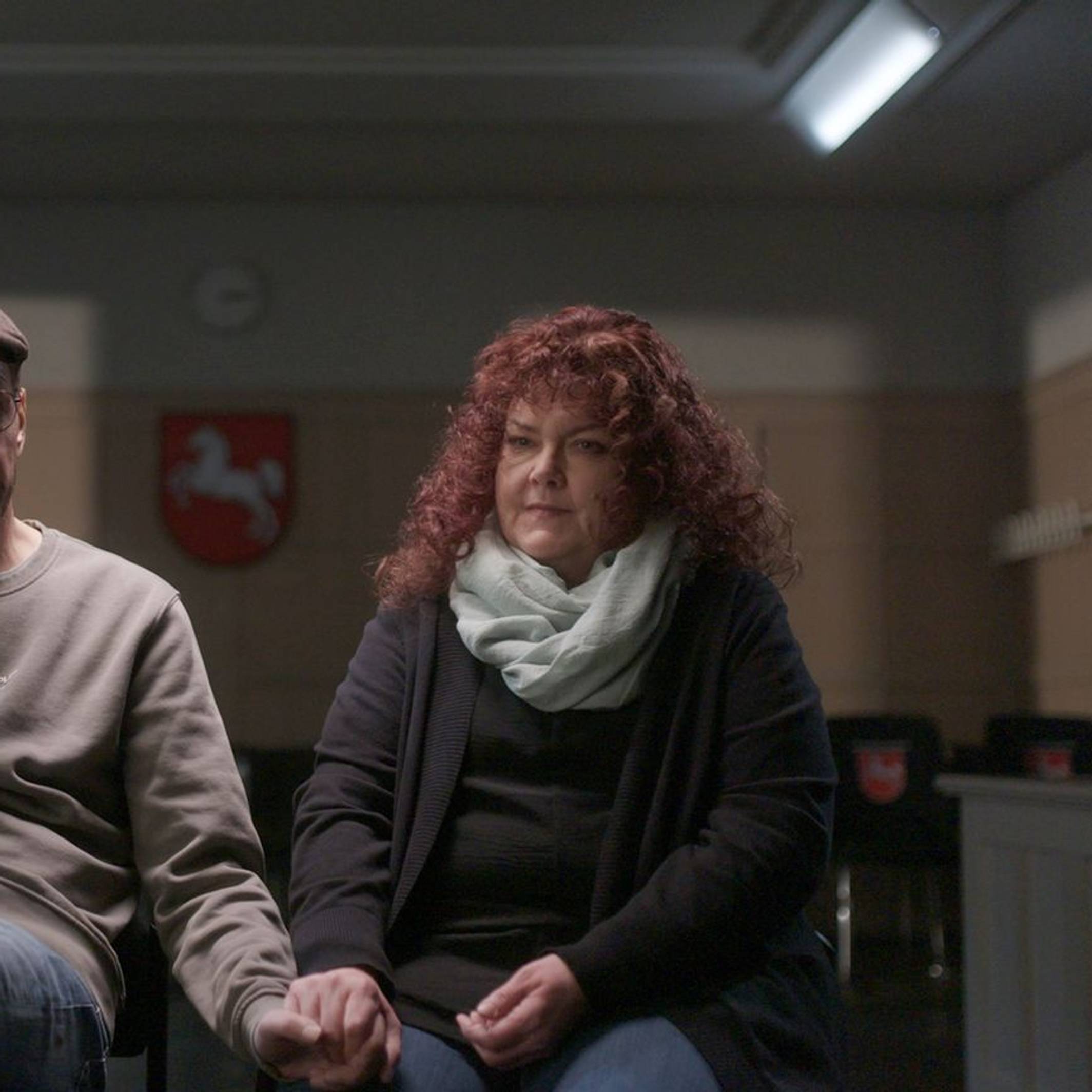 Josephines Mutter Ramona R. (rechts) und ihr Stiefvater Thorsten R. wurden schwerer Sexual- und Gewalttaten beschuldigt. (Bild: NDR/ Bernd Hermes)