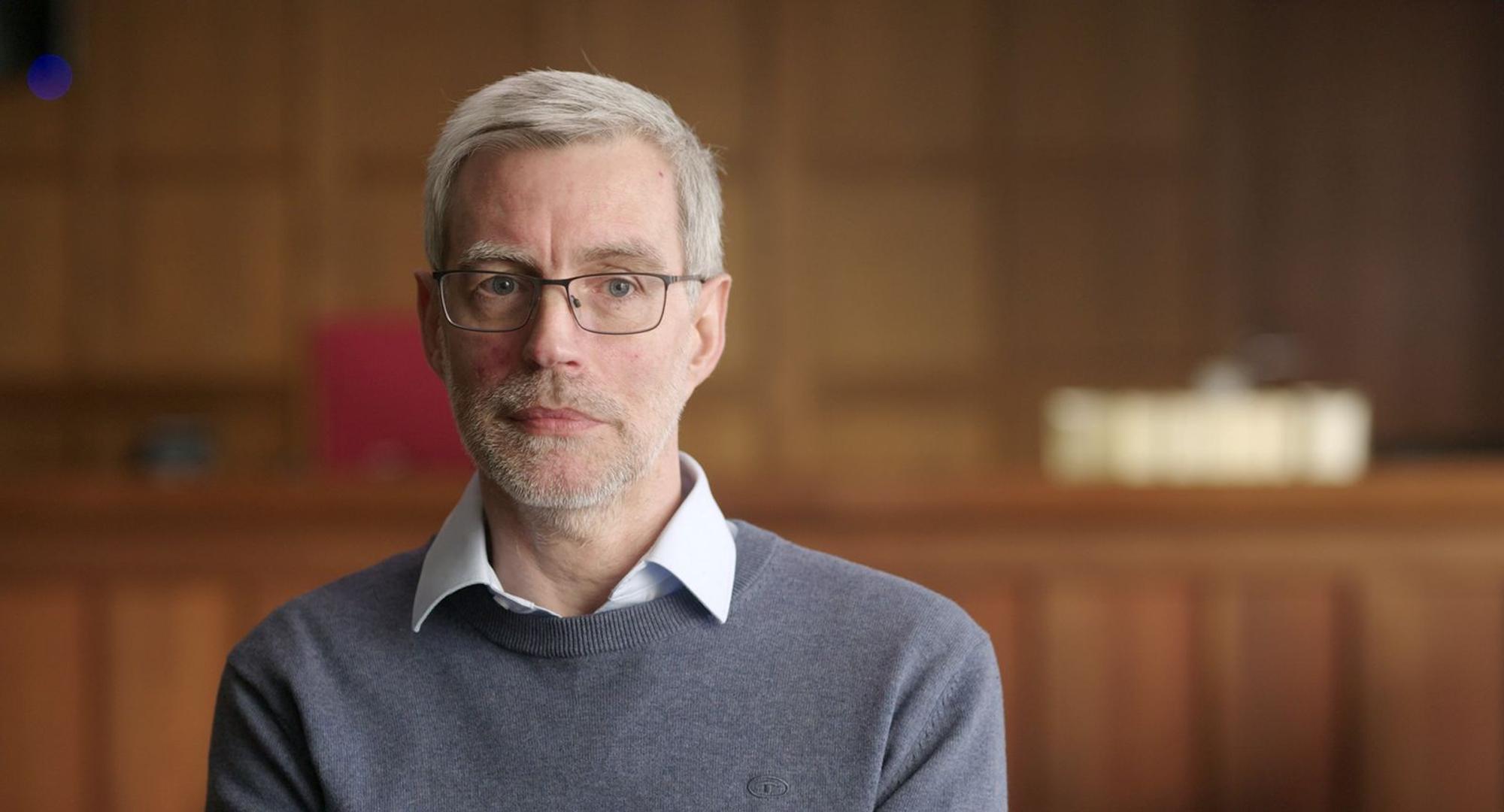 Anwalt Volker Wulf kämpfte für Ramona R. gegen die schweren Anschuldigungen an. (Bild: NDR/ André Krüger)
