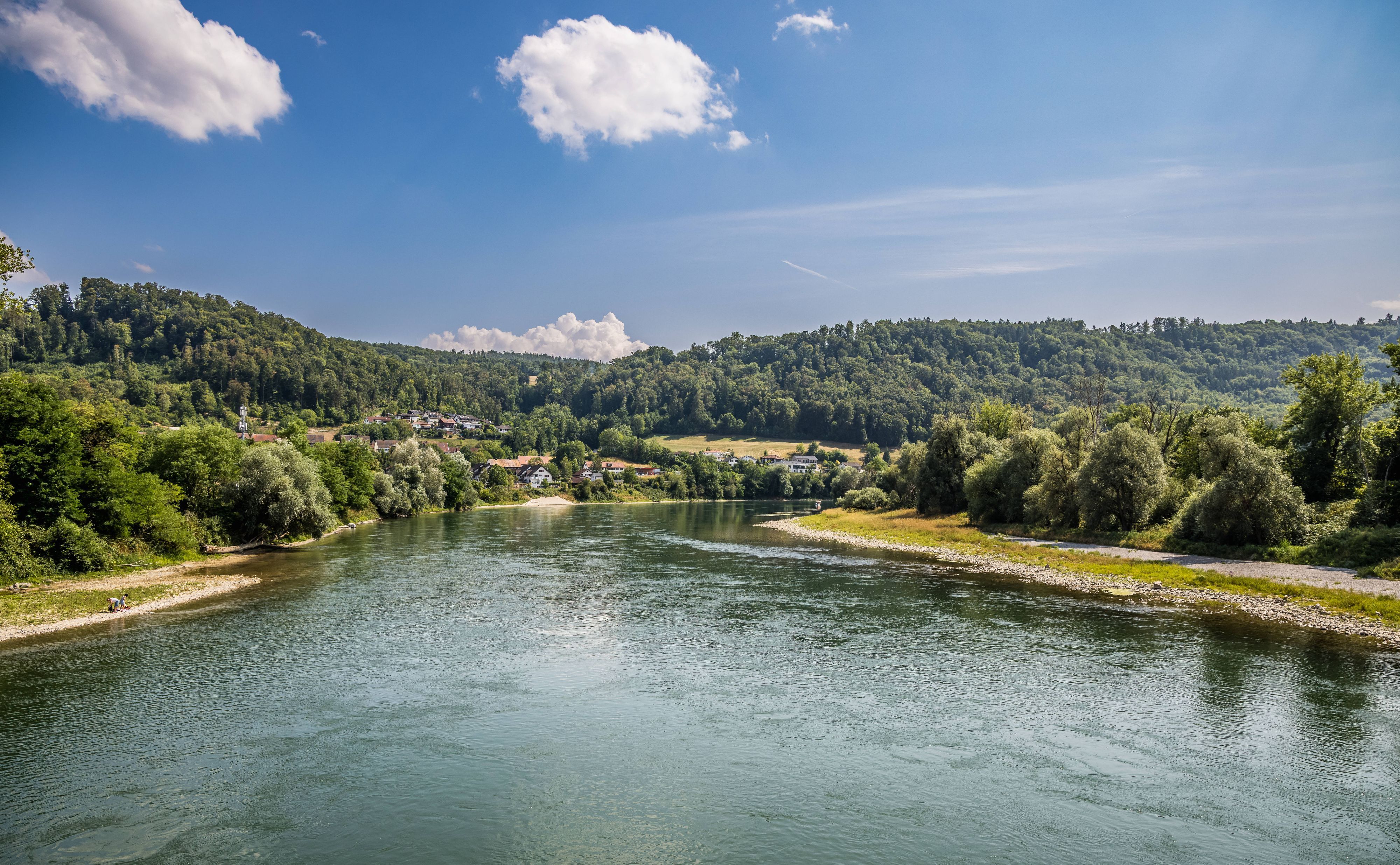 Der Rhein an der Grenze zwischen der Schweiz und Deutschland