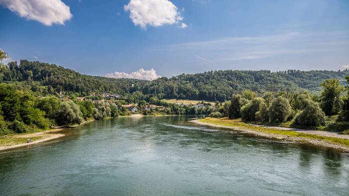 Der Rhein an der Grenze zwischen der Schweiz und Deutschland